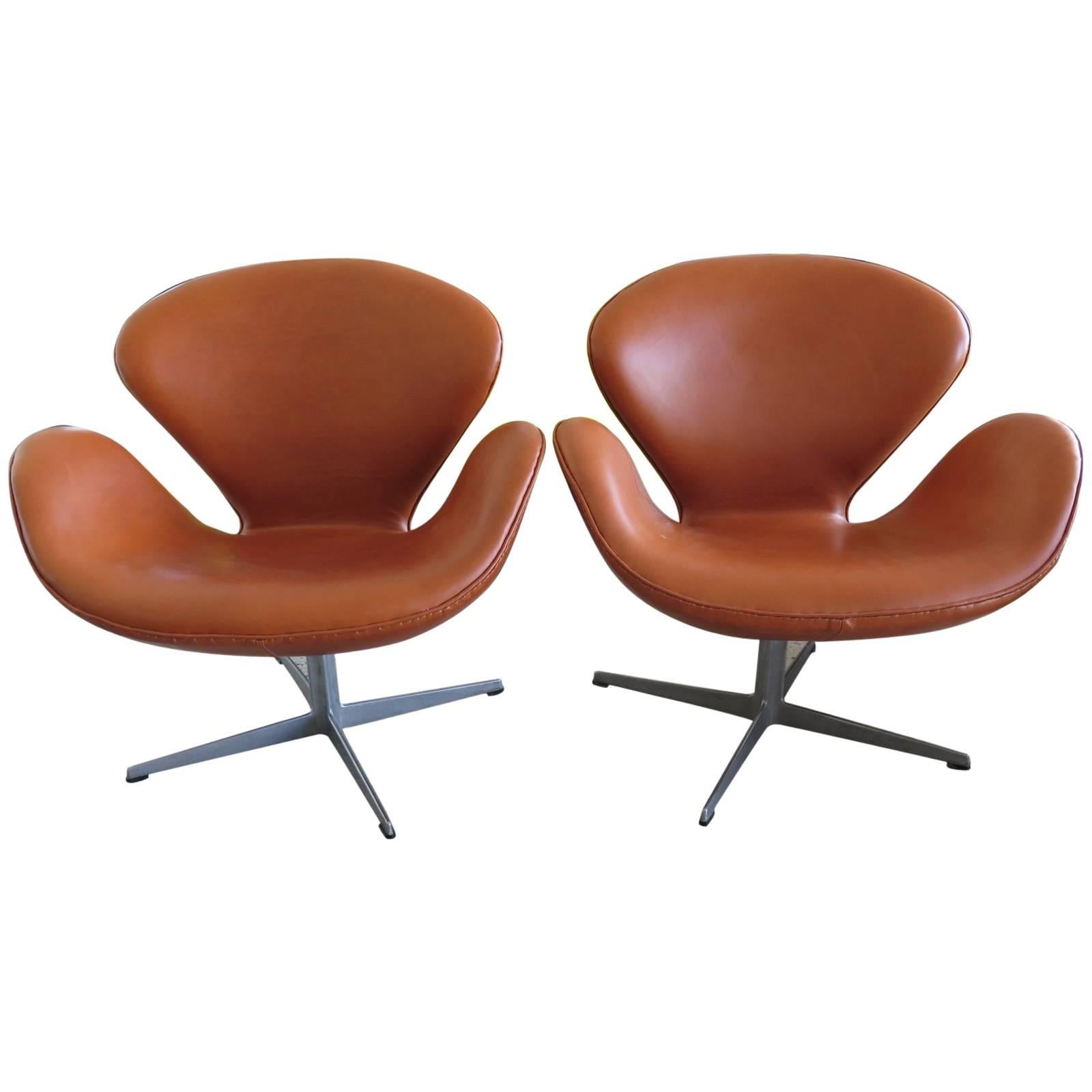 Pair of Vintage Arne Jacobsen Fritz Hansen Swan Chairs