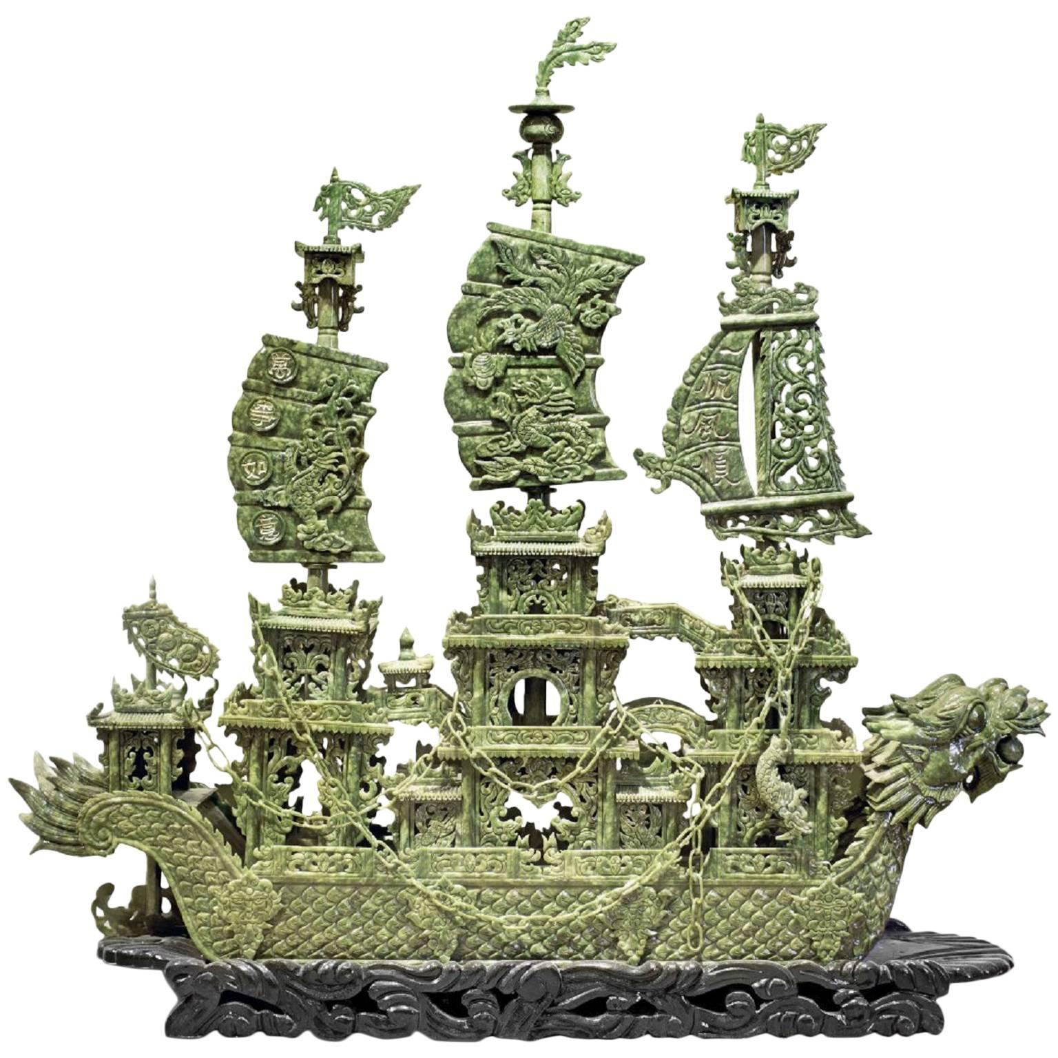 Chinesisches geschnitztes Serpentinen-D Drachenschiff
