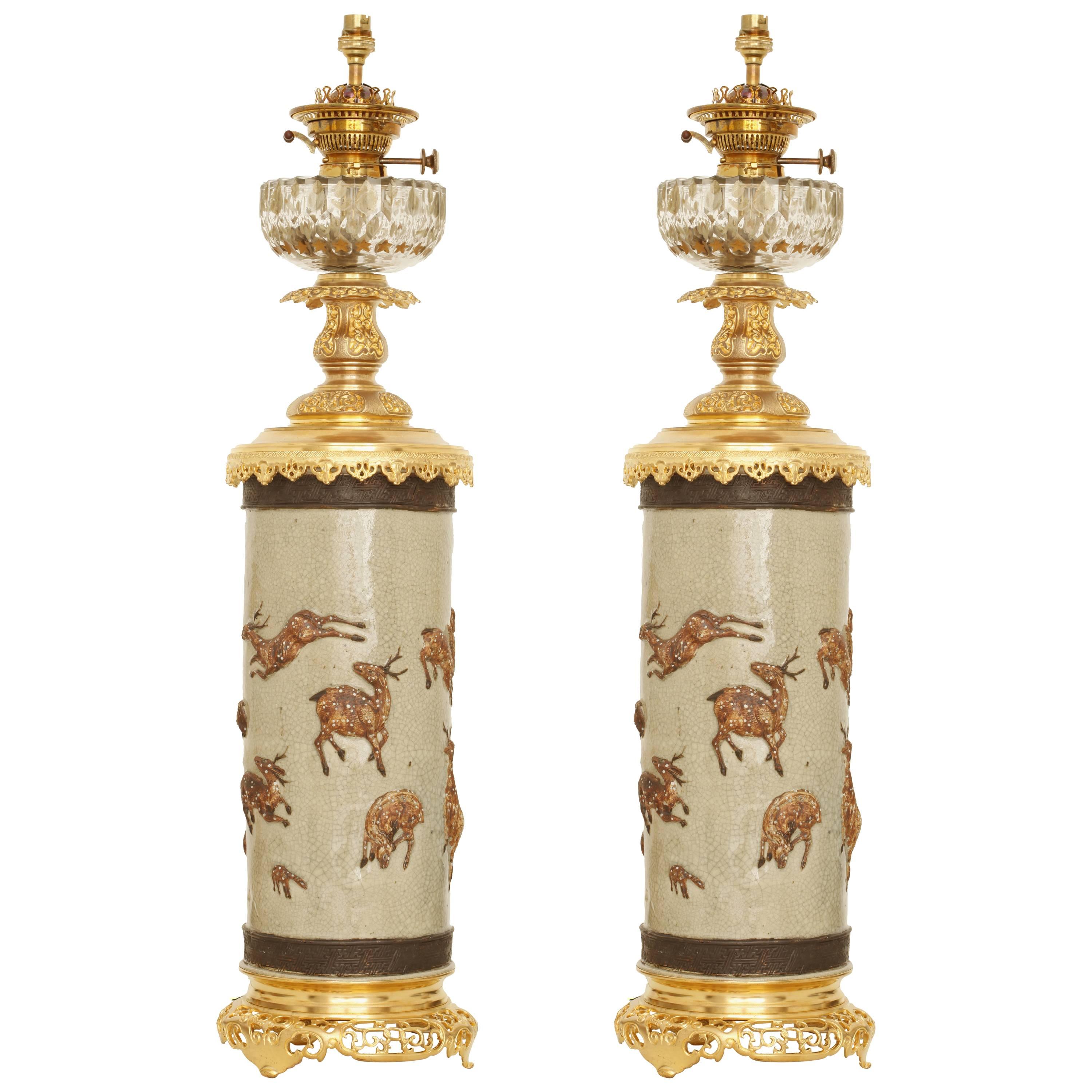 Pair of Bronze Lamps Rises Are on a Vase of Nankin For Sale