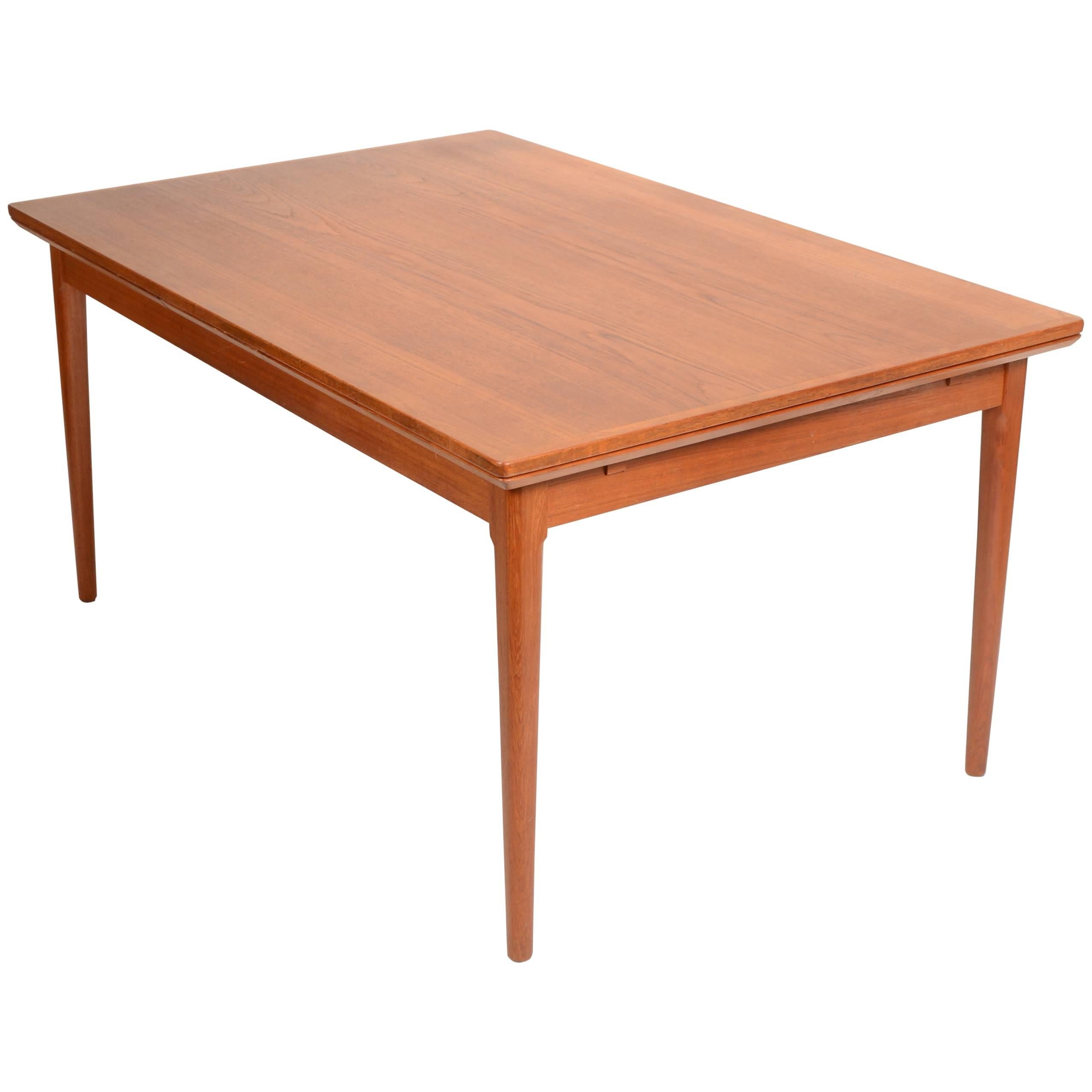 Grande table à manger danoise moderne en teck de L&F Mobler  en vente