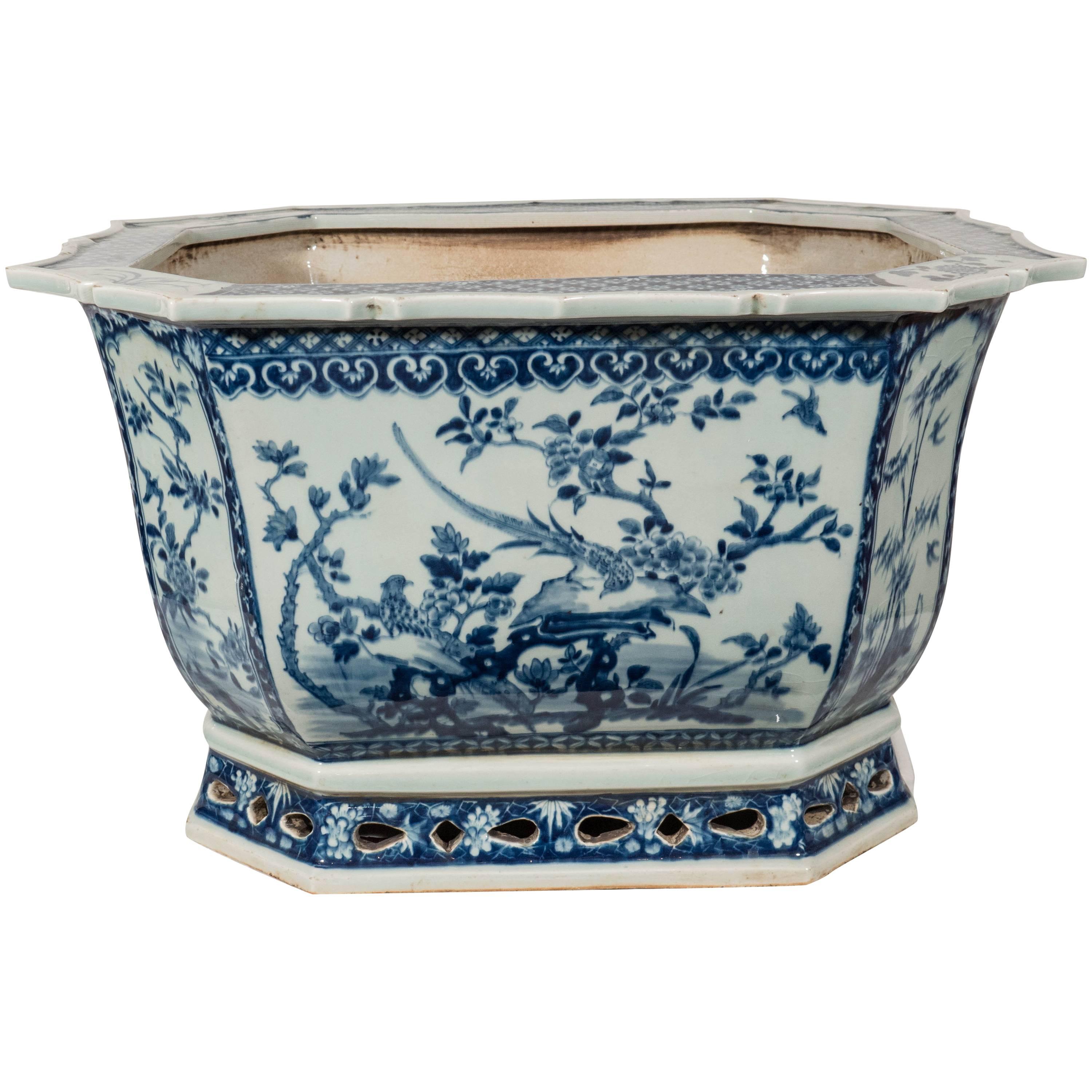 A Chinese Porcelain Blue and White Planter