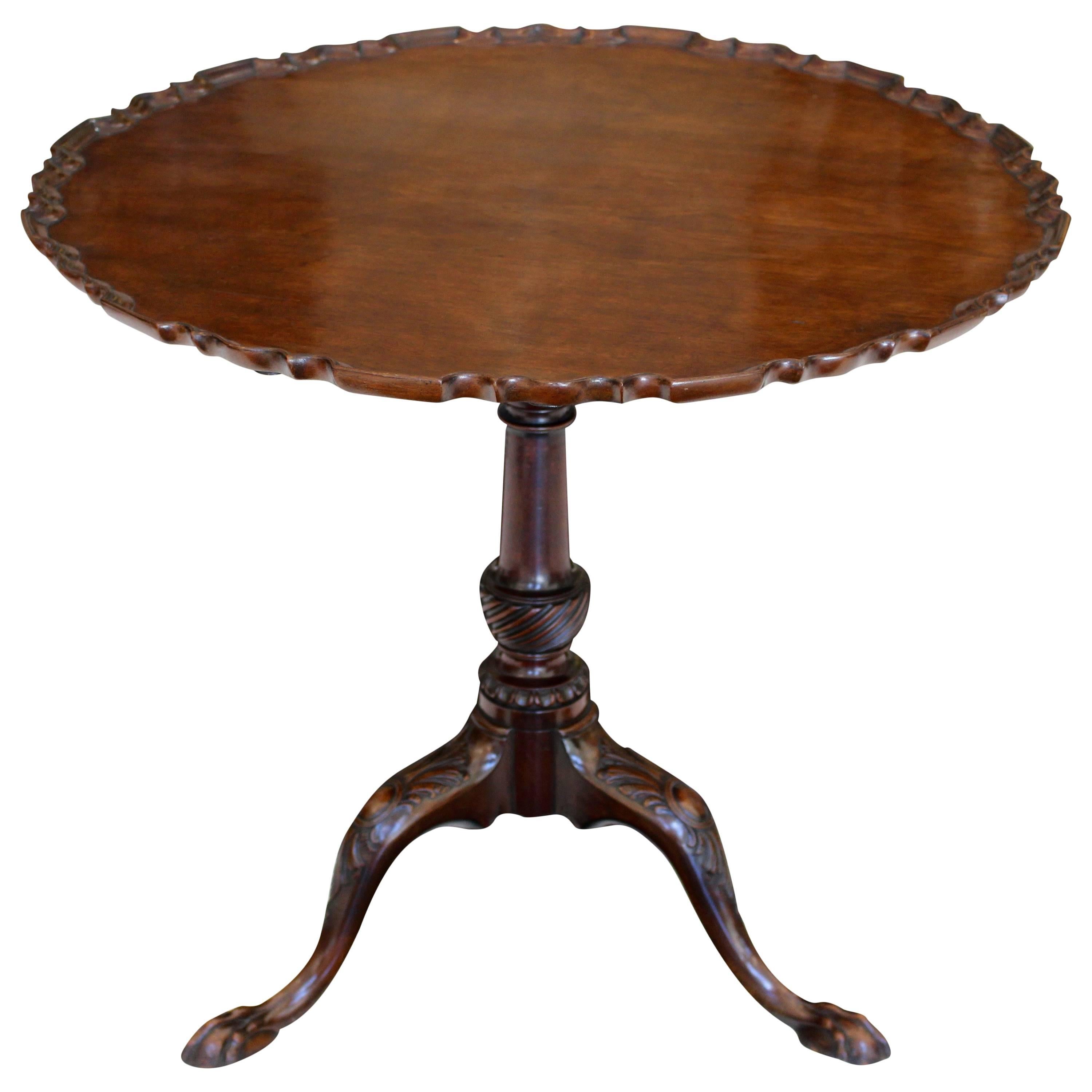 Mid-18th Century English George II Mahogany Tripod Table with Pie-Crust Tilt-Top