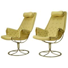 Pair of White Jetson Lounge Chairs by Bruno Mathsson