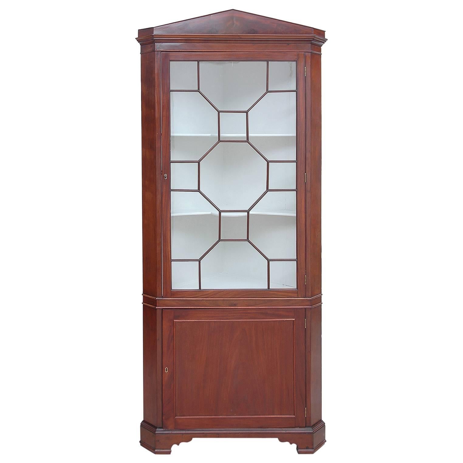 English Regency Corner Cabinet in Mahogany with Glass Door Panels, circa 1820 For Sale