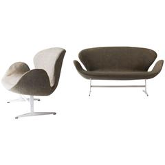 Pair of Arne Jacobsen Swan Sofas for Fritz Hansen 8