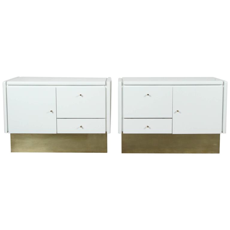 Pair of MidCentury White Lacquered Nightstands at 1stdibs