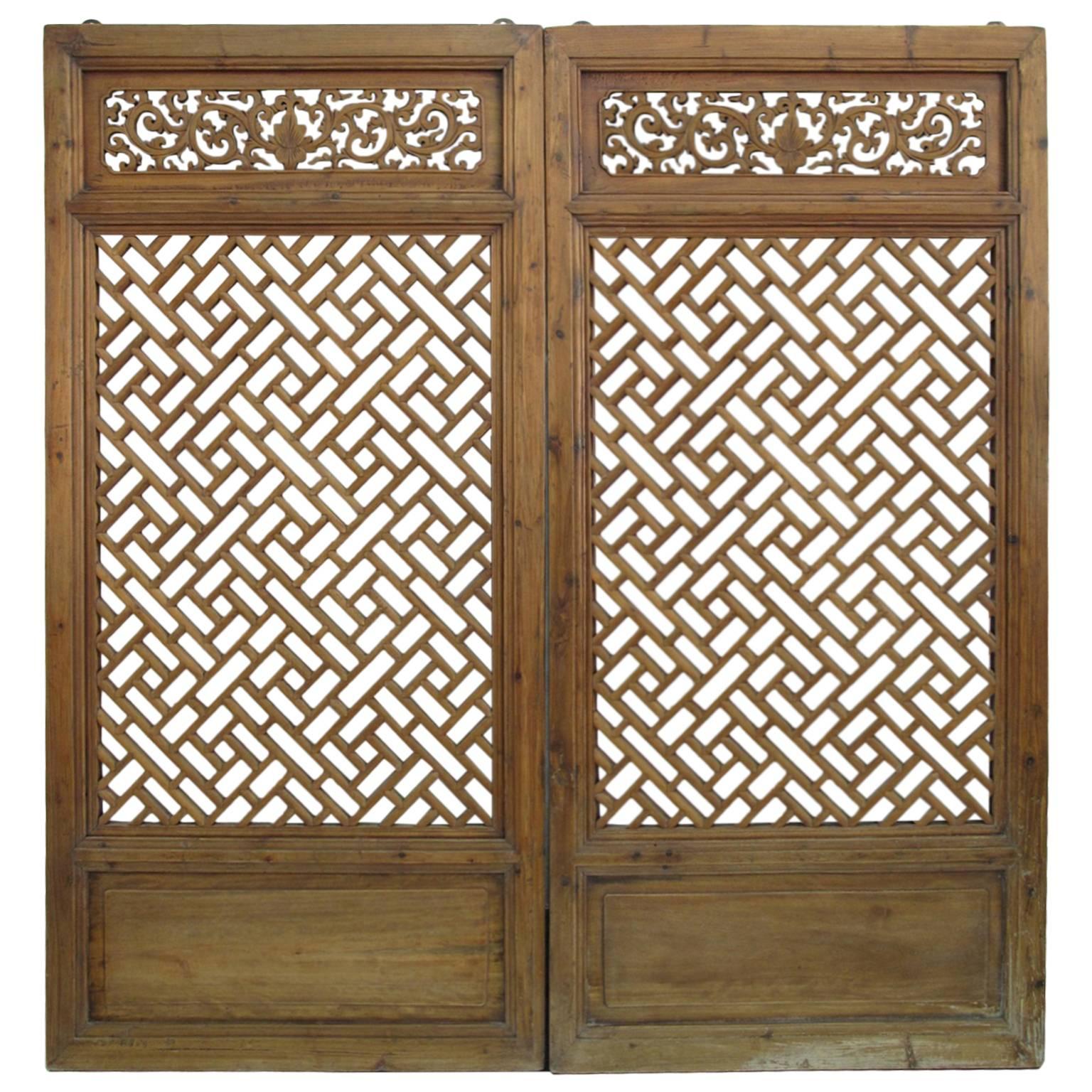 Pair of Early 19th Century Chinese Window Screens For Sale