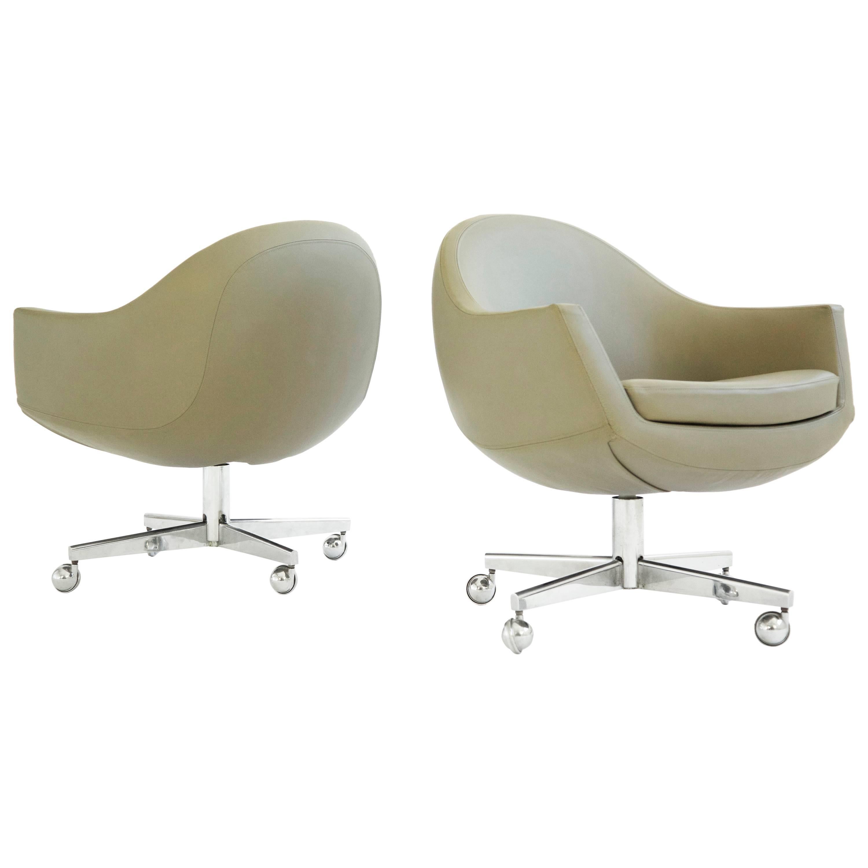 Pair of Leather Swivel Chairs in the Style of Milo Baughman