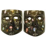 Masques de carnaval en verre de Murano noir soufflé à la main, mouchetés d'or et fusionnés