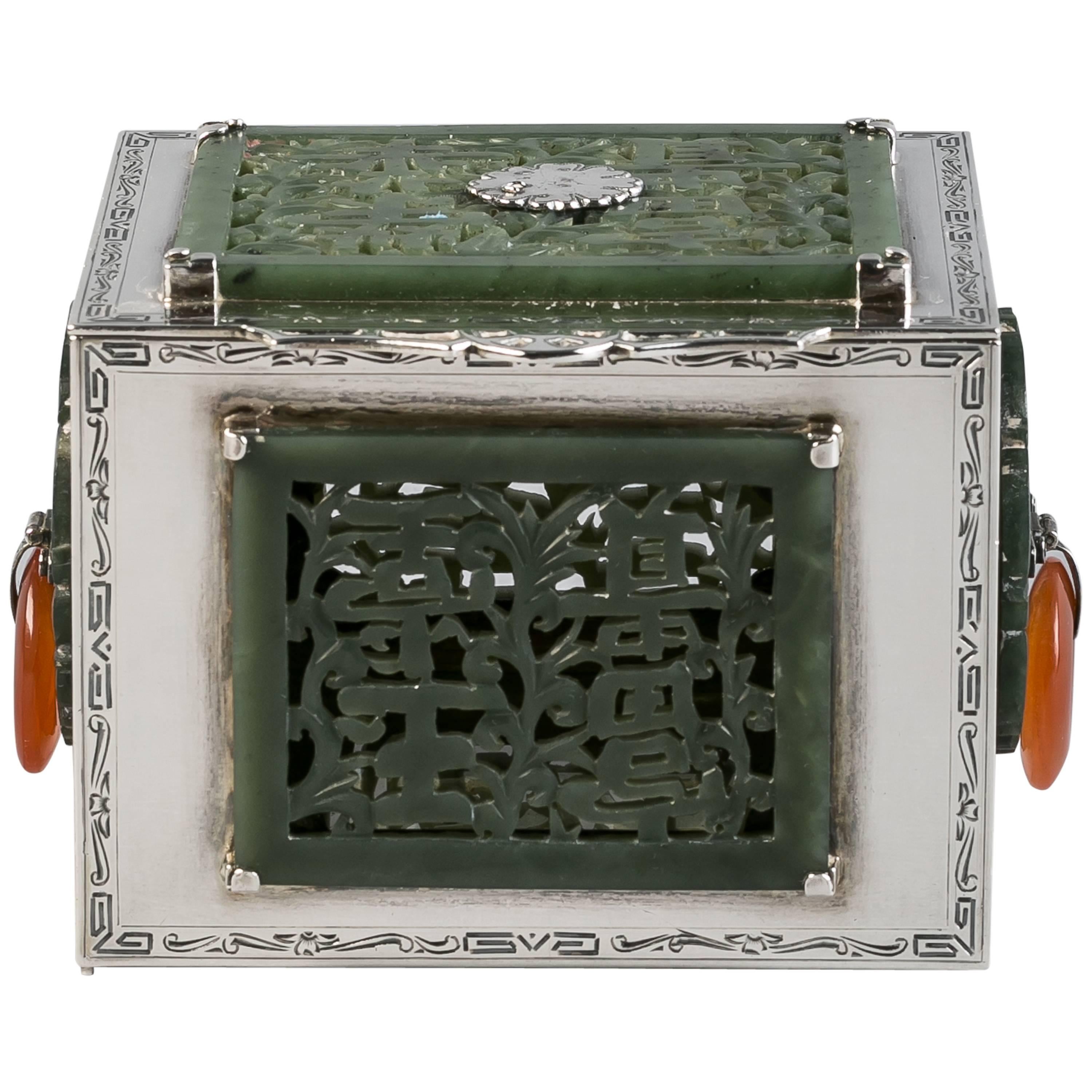 Boîte en argent sterling et jade, fermier, datant d'environ 1920