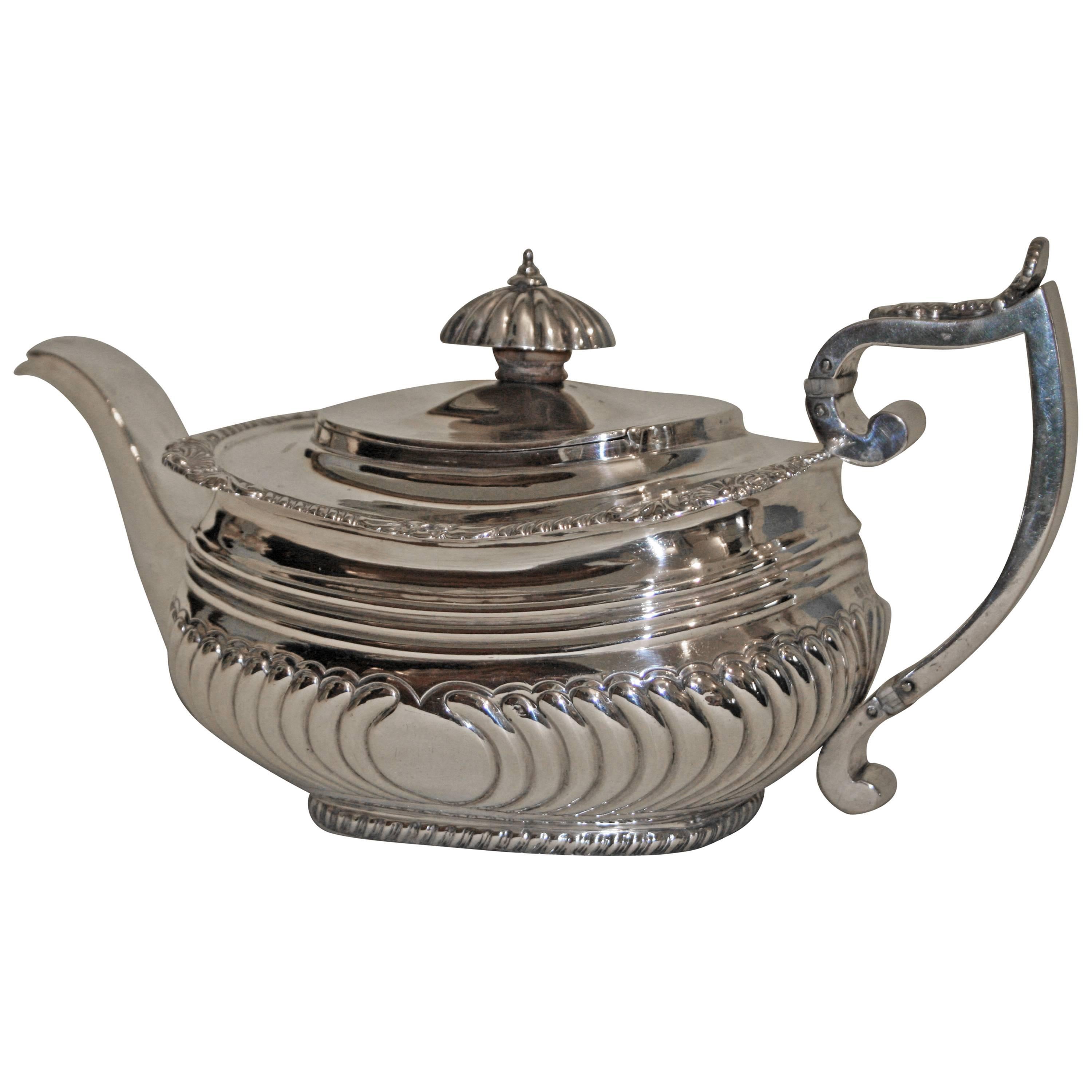 Georgian Silver Teapot, London 1817, Solomon Houghman For Sale