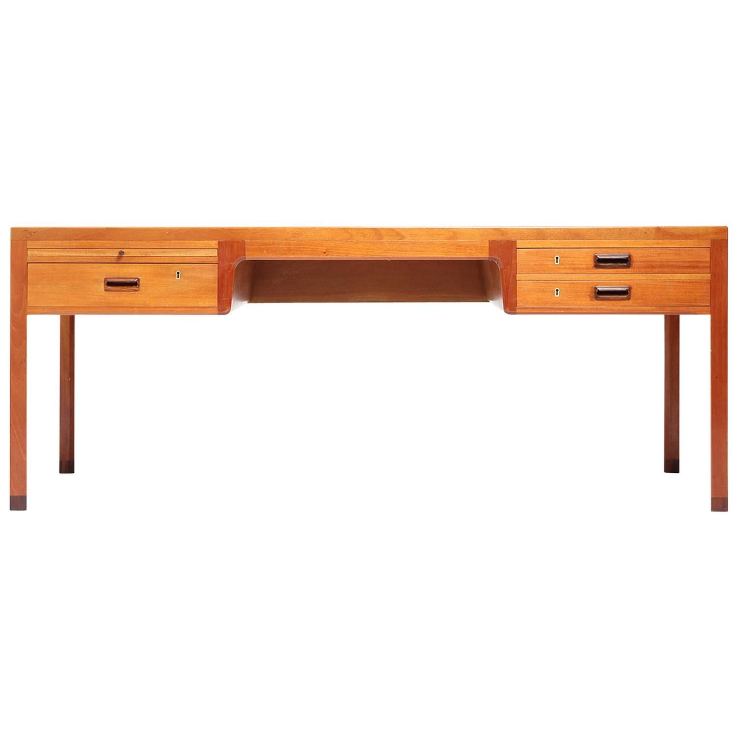 1950s Danish Superb Desk by Ejner Larsen and Aksel Bender Madsen for Willy beck