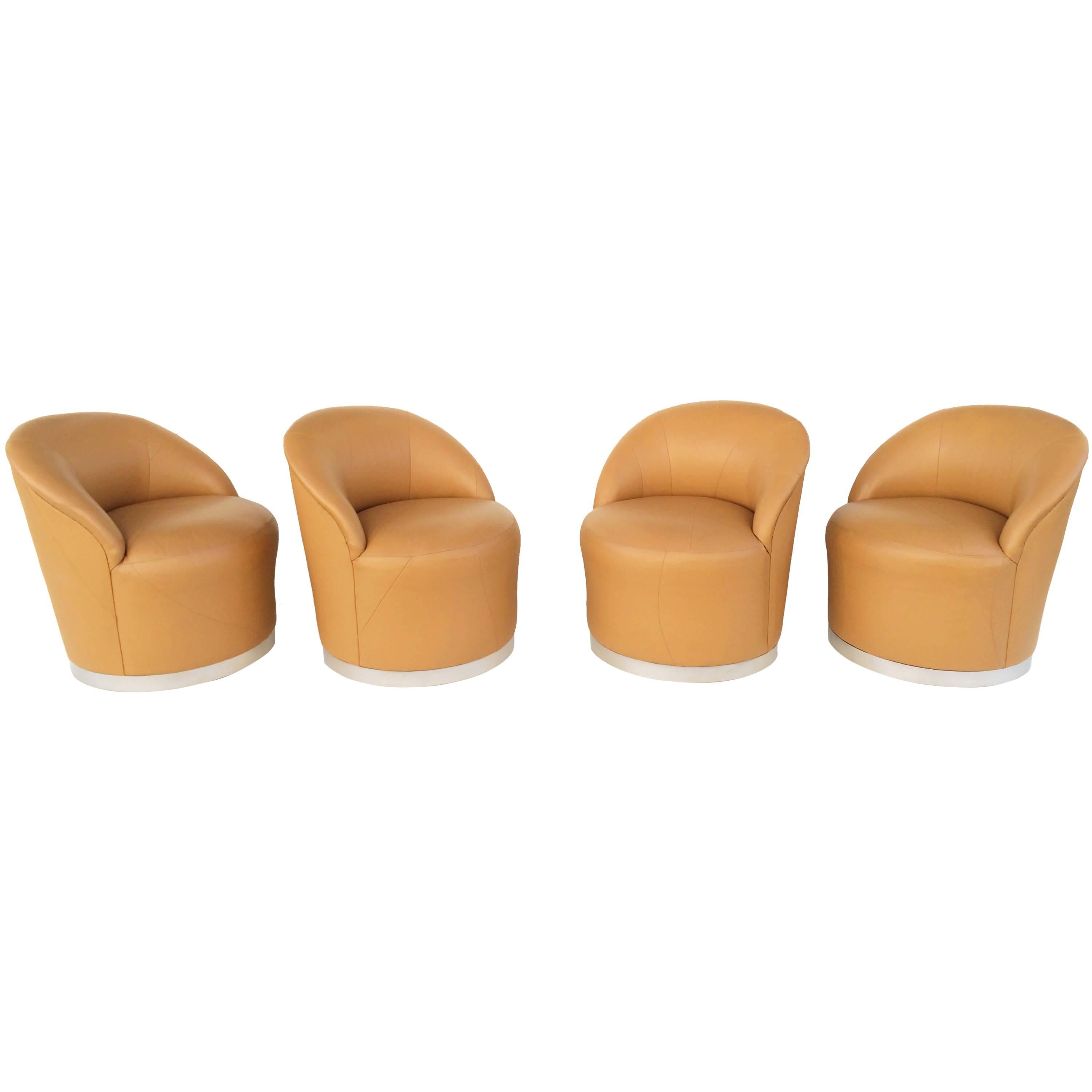 Ensemble de quatre chaises pivotantes en cuir et chrome de J Robert Scott & Associates
