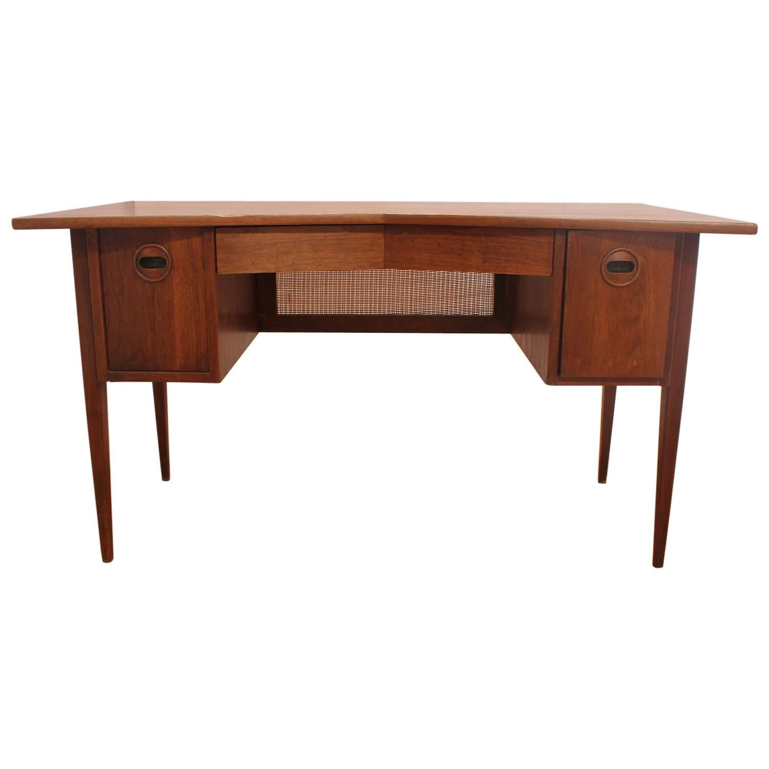 Stylish Walnut Mid-Century Desk by Edward Wormley for Dunbar