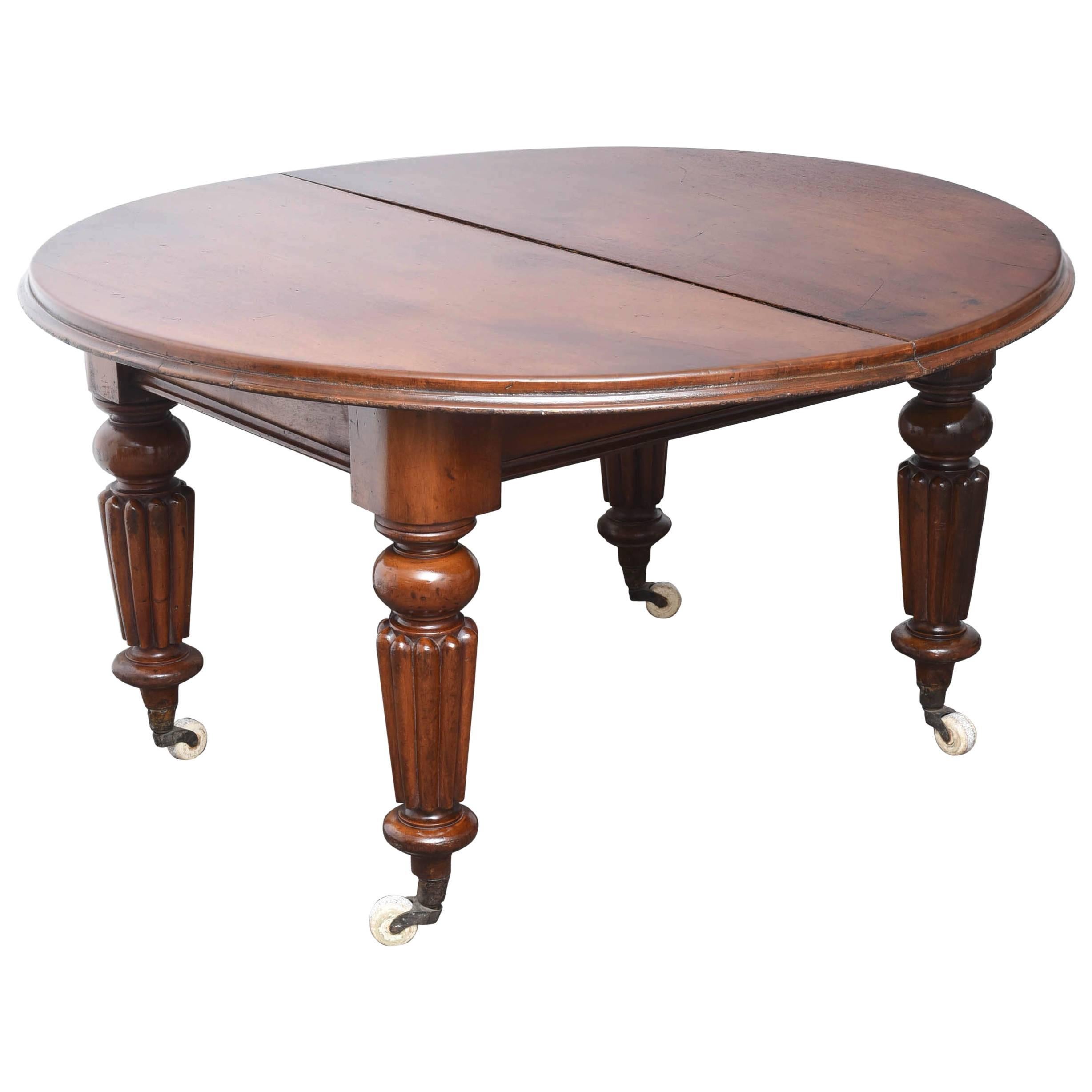 19th Century Victorian English Large Mahogany Dining Table with Three Leafs