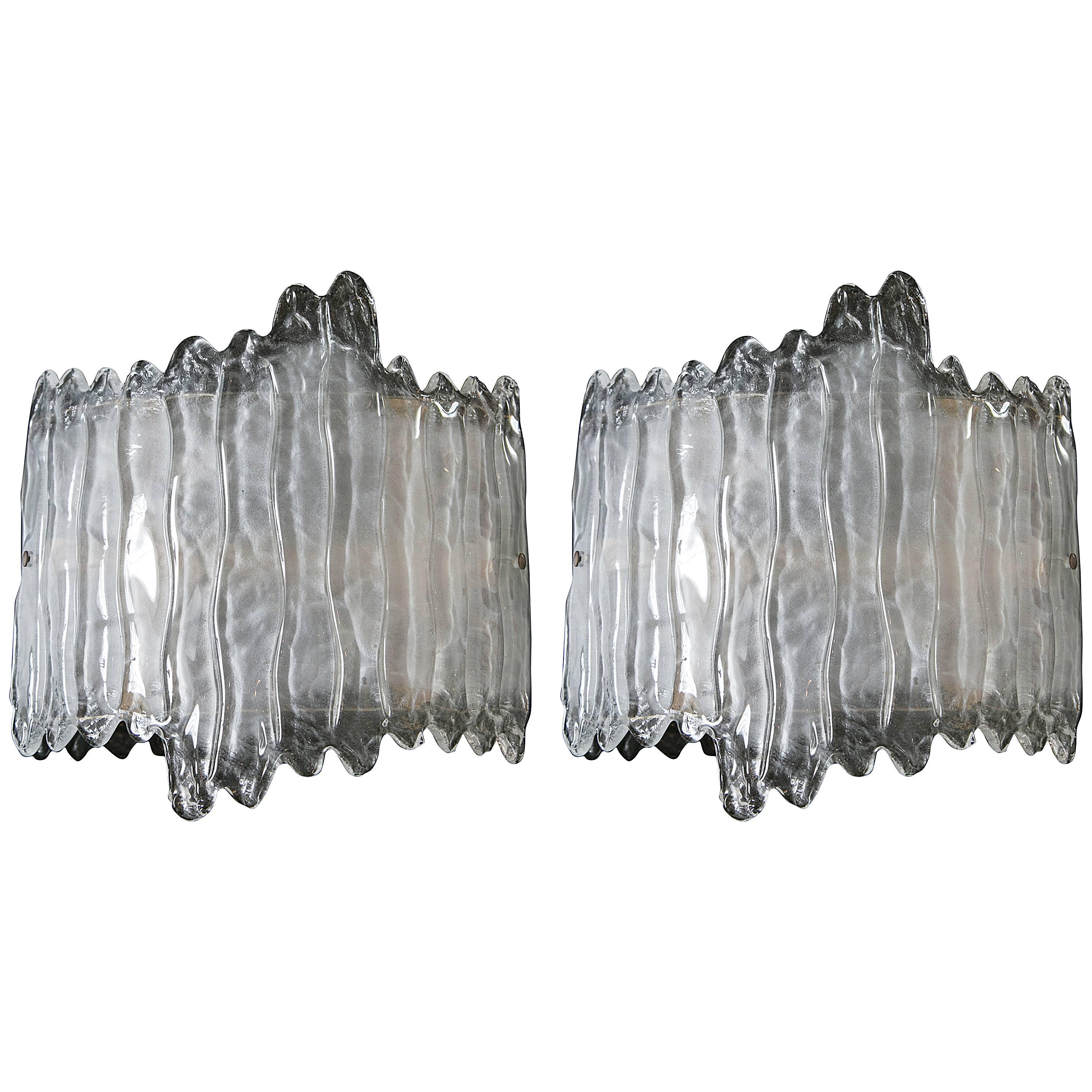Pareja de apliques de cristal de carámbano curvado de Murano en venta
