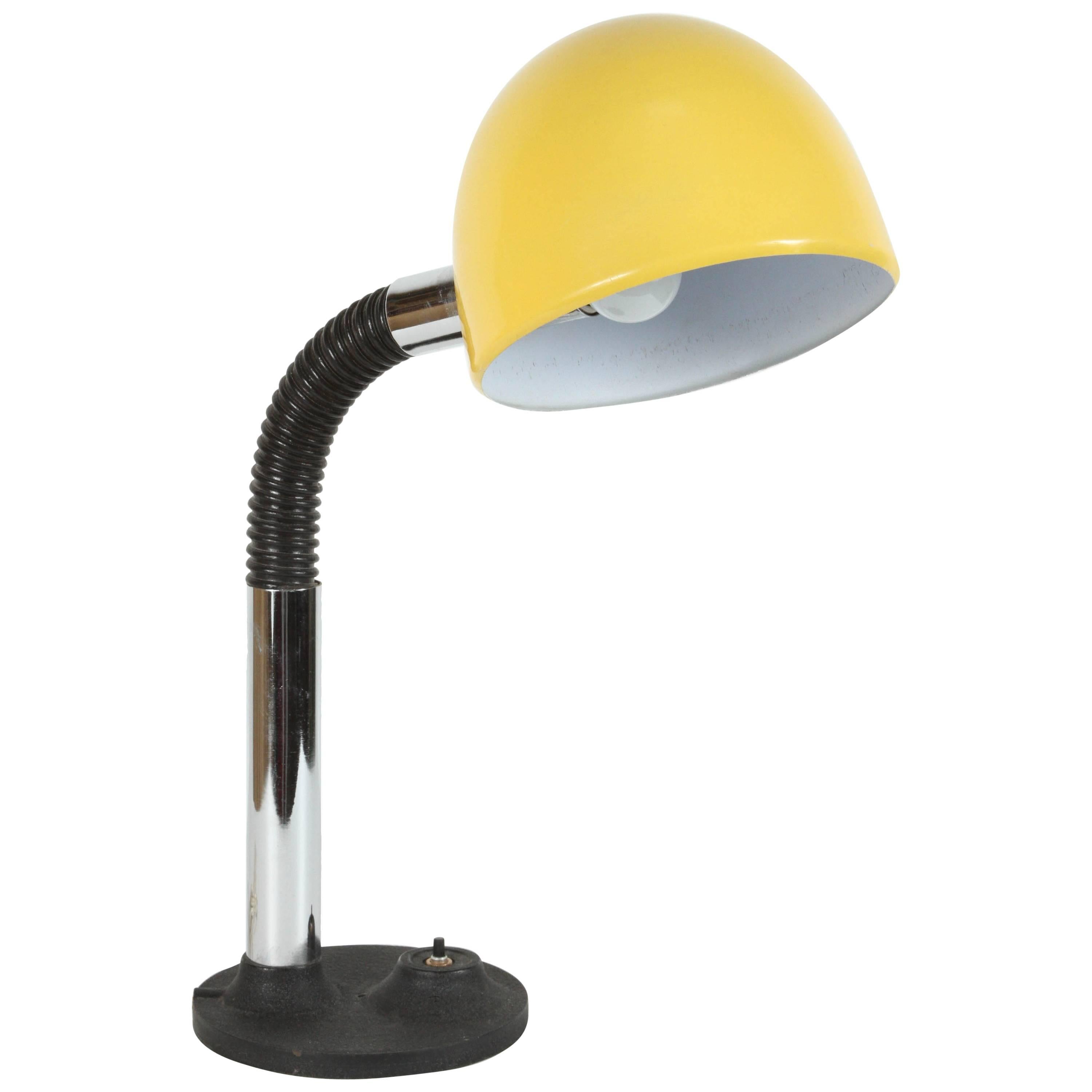 Lampe de bureau moderniste jaune émaillée