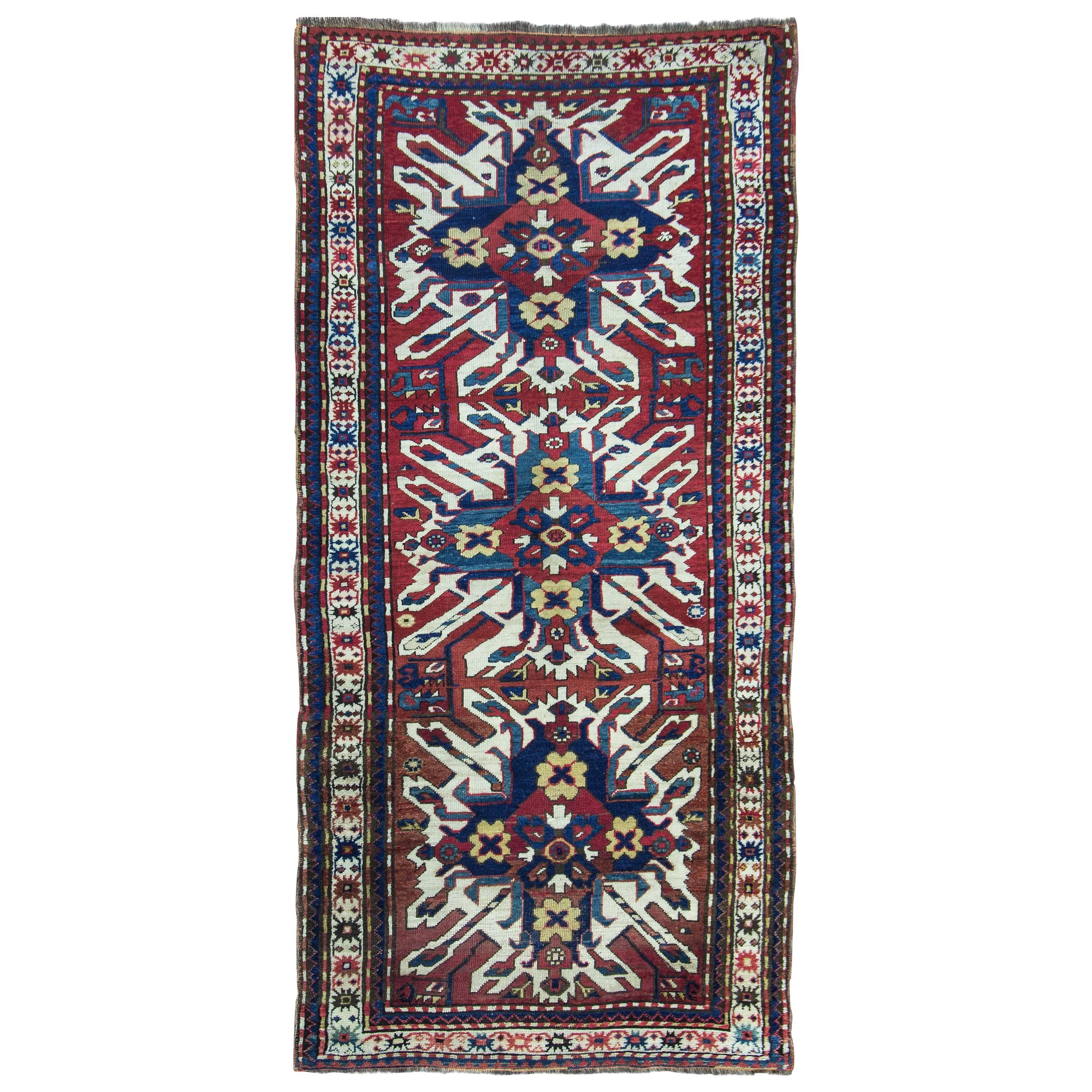 Tapis caucasien ancien en forme d'aigle Kazak à triple médaillon, 3'8"" x 8'8" en vente