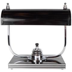 Art Deco Machine Age Schreibtischlampe von Markel aus Chrom:: Bakelit und schwarzer Emaille