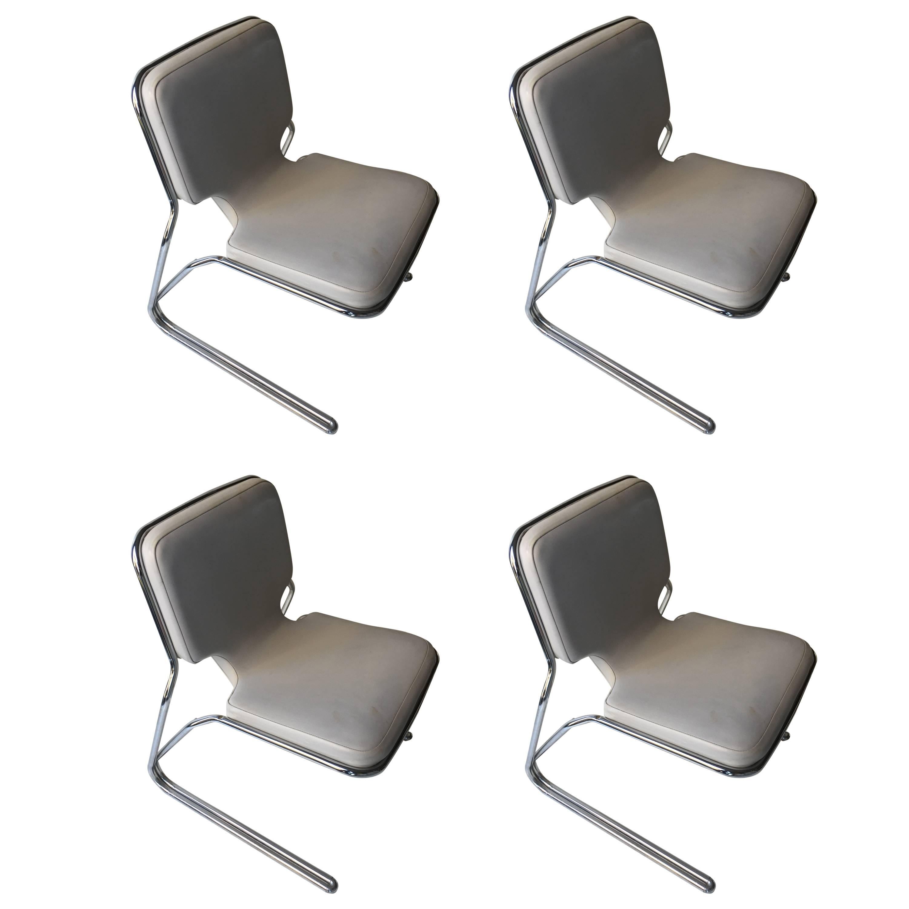 Set of Four Aerodynamic Chairs in the Manner of Gio Ponti For Sale