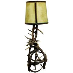 Grand lampadaire rustique en bois de cerf de la forêt noire
