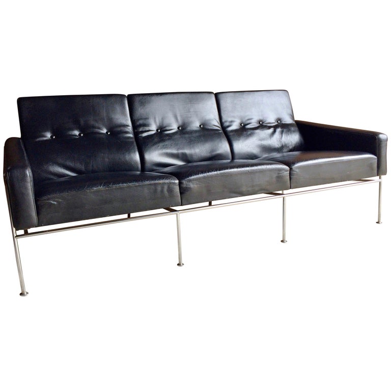 Arne Jacobsen Sofa Three Seat Leather Model 3300 1960s For At Arne Jacobsen Sofa Three Seat Leather Model 3300 1960s For