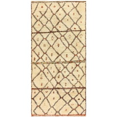 Nazmiyal Collection Ivory Vintage Moroccan Rug. Size: 5 ft 8 in x 12 ft