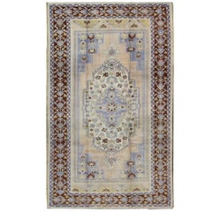 Tapis turc Oushak vintage de couleurs marron, violet clair, bleu, camel et blé