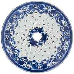 17th Century Chinese Drainer Plate Blue and White Porcelain, Ming Dynasty