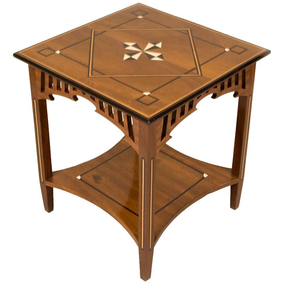 Table d'appoint en noyer de l'artisanat américain du XIXe siècle