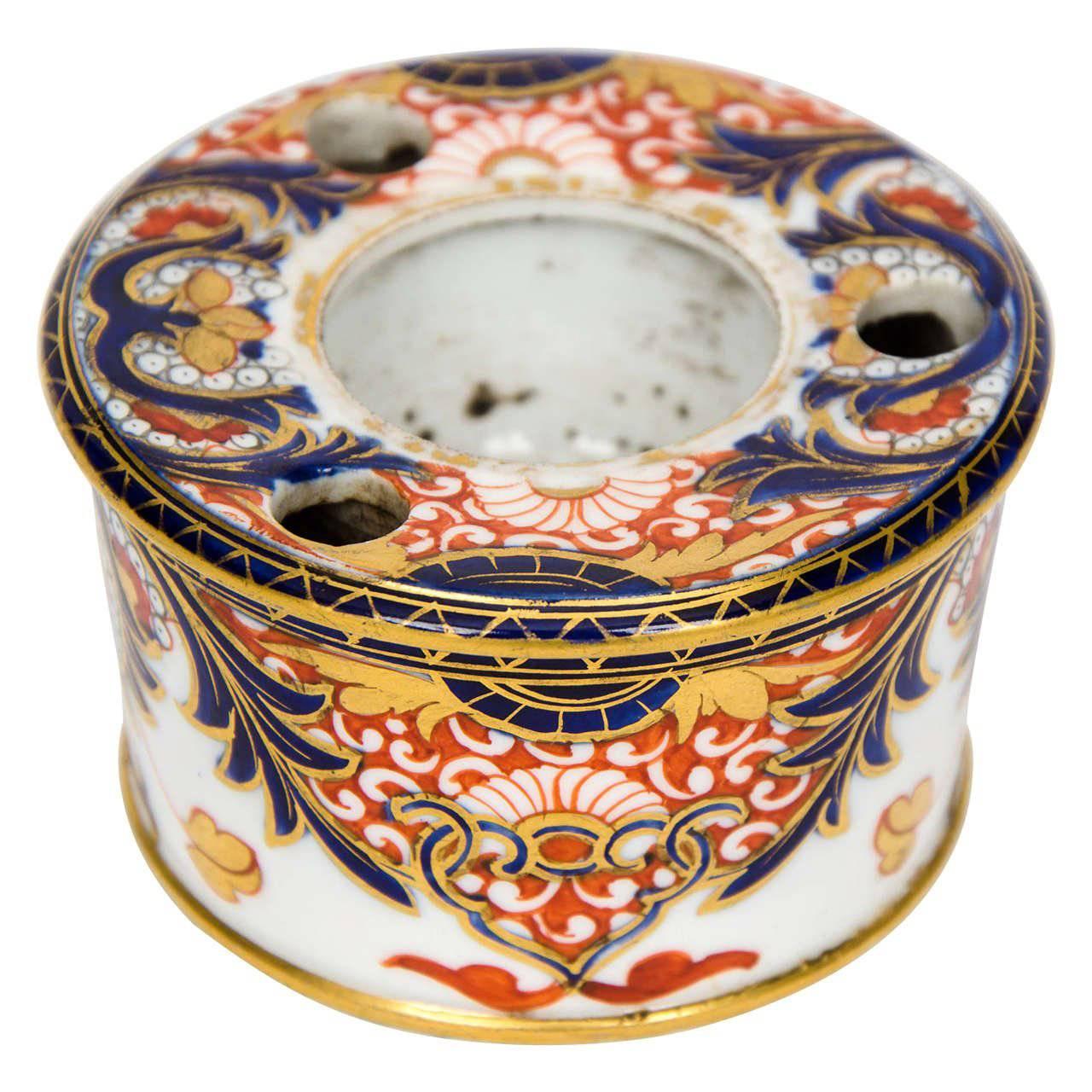 Early porcelain derby ink wells are rare.

This inkwell is beautifully hand-decorated in one of the derby's bold Imari patterns called the; Old Japan or Kings pattern. The item is richly hand gilded. 

The piece carry's the early, hand-painted, red