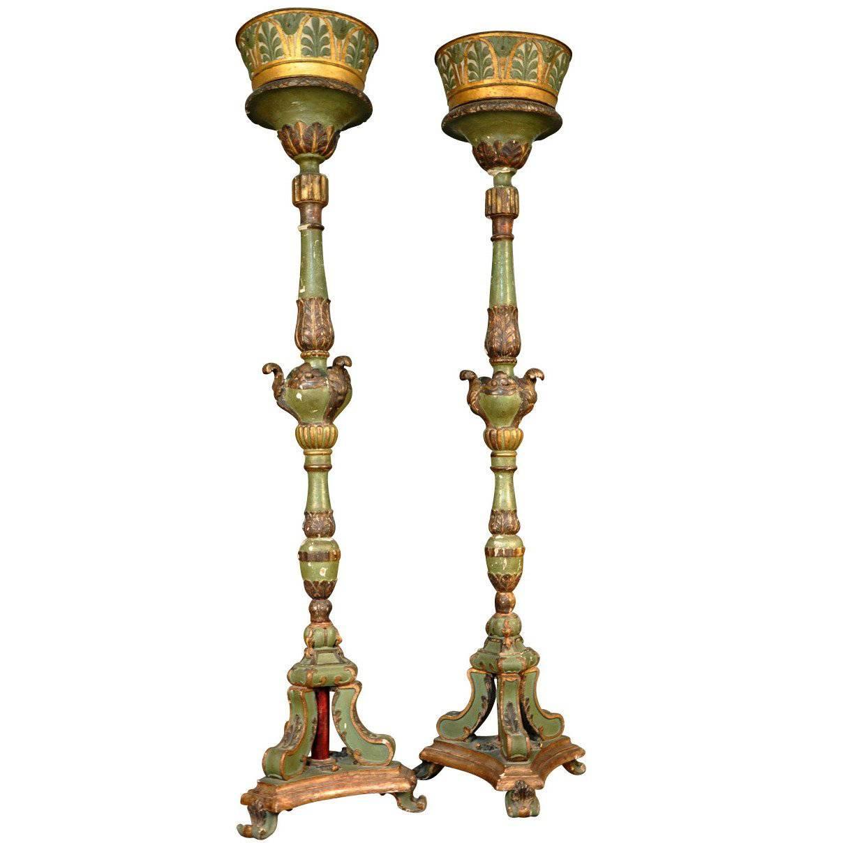Monumental Pair of Italian 18th Century torchère in Painted and Giltwood