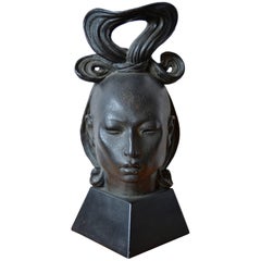 Sculpture féminine asiatique du milieu du siècle:: signée de l'artiste américain Fred Press