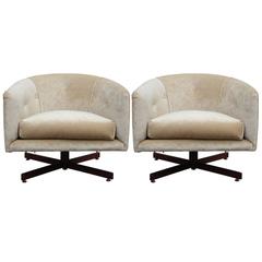Luxe Pair of Swivel Milo Baughman Lounge Chairs