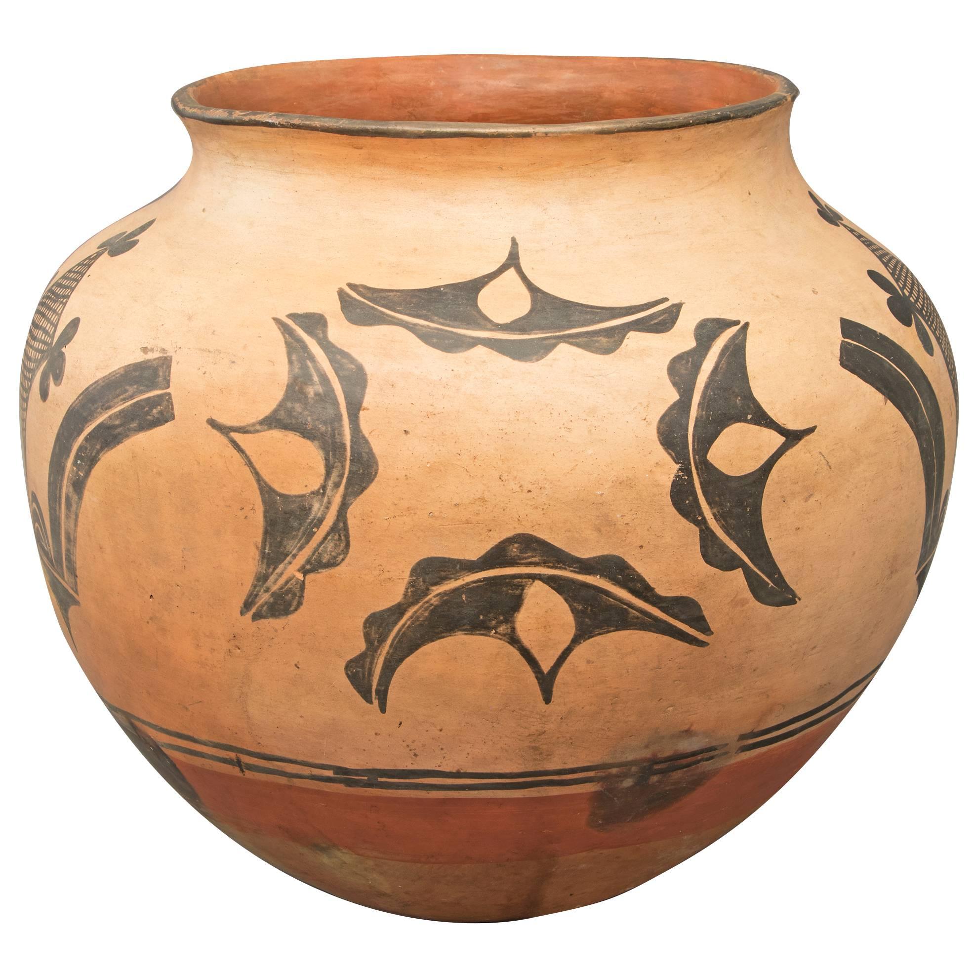 Large Antique Native American Pottery Jar, Santo Domingo Pueblo, circa 1900
