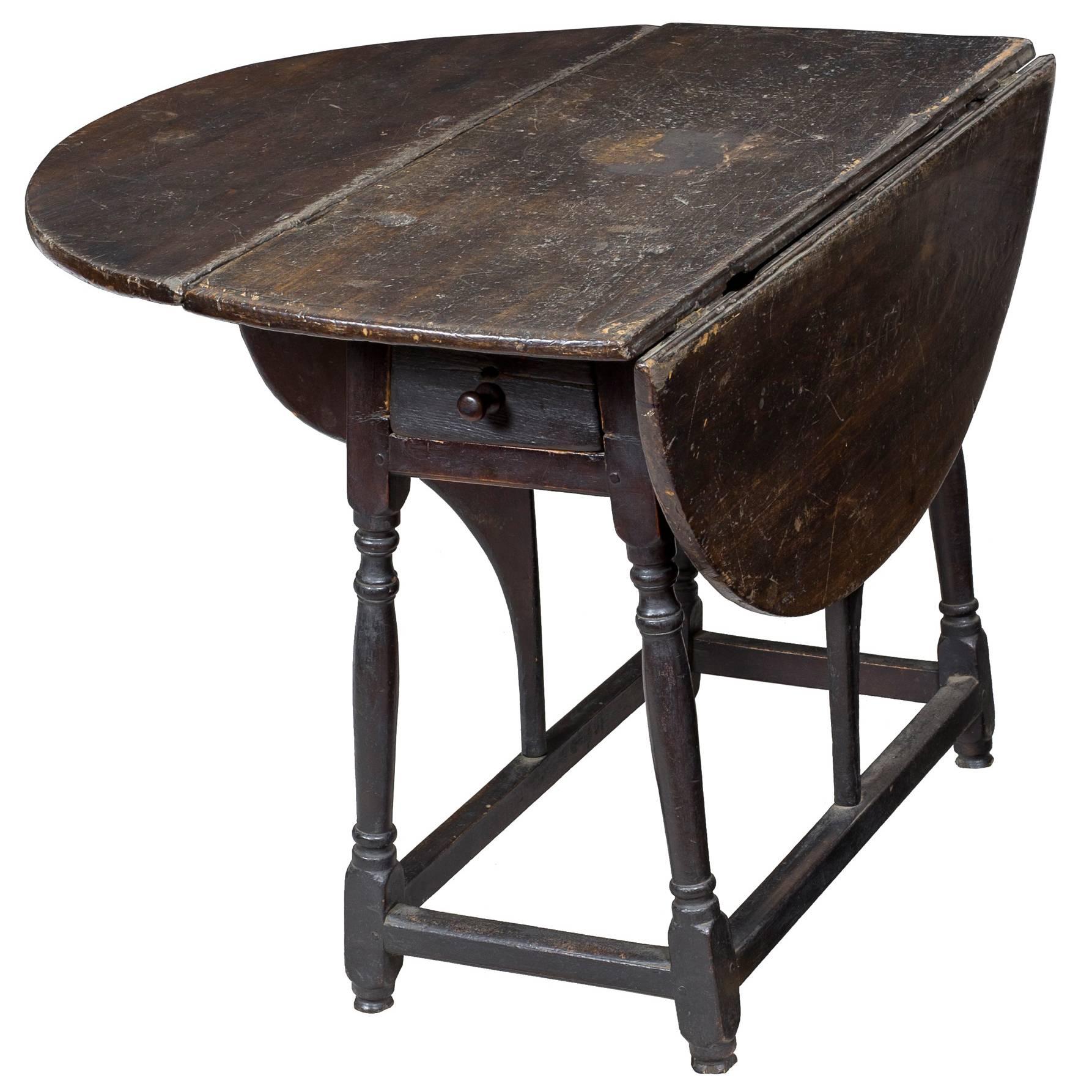 Rare Tulip Poplar Butterfly Table in Original Surface, New York, circa 1730 For Sale