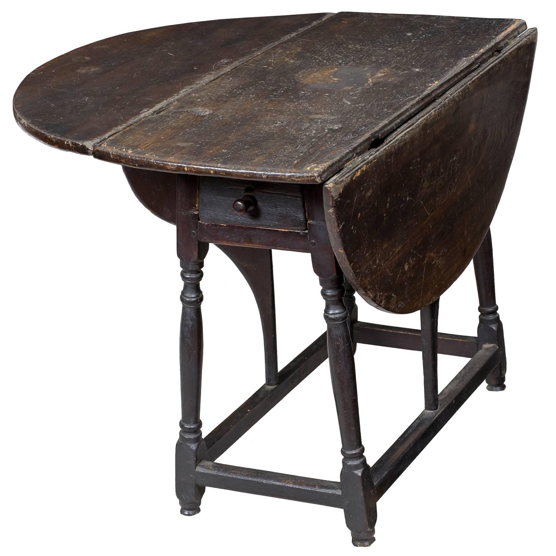 Rare Tulip Poplar Butterfly Table in Original Surface, New York, circa 1730 For Sale
