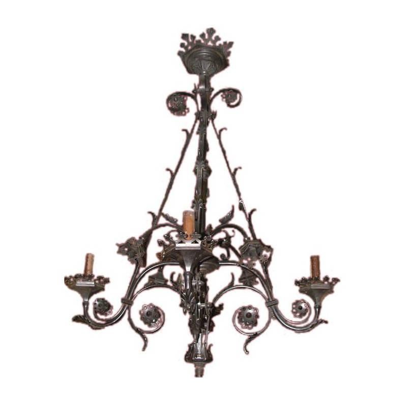 Großer achtflammiger Kronleuchter aus Bronze im gotischen Stil