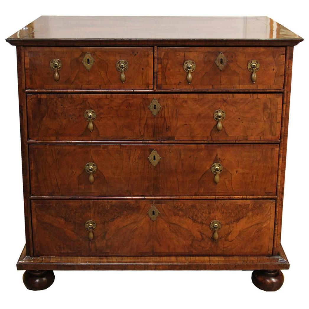 Late 17th-Early 18th Century English William & Mary Walnut Chest of Drawers For Sale