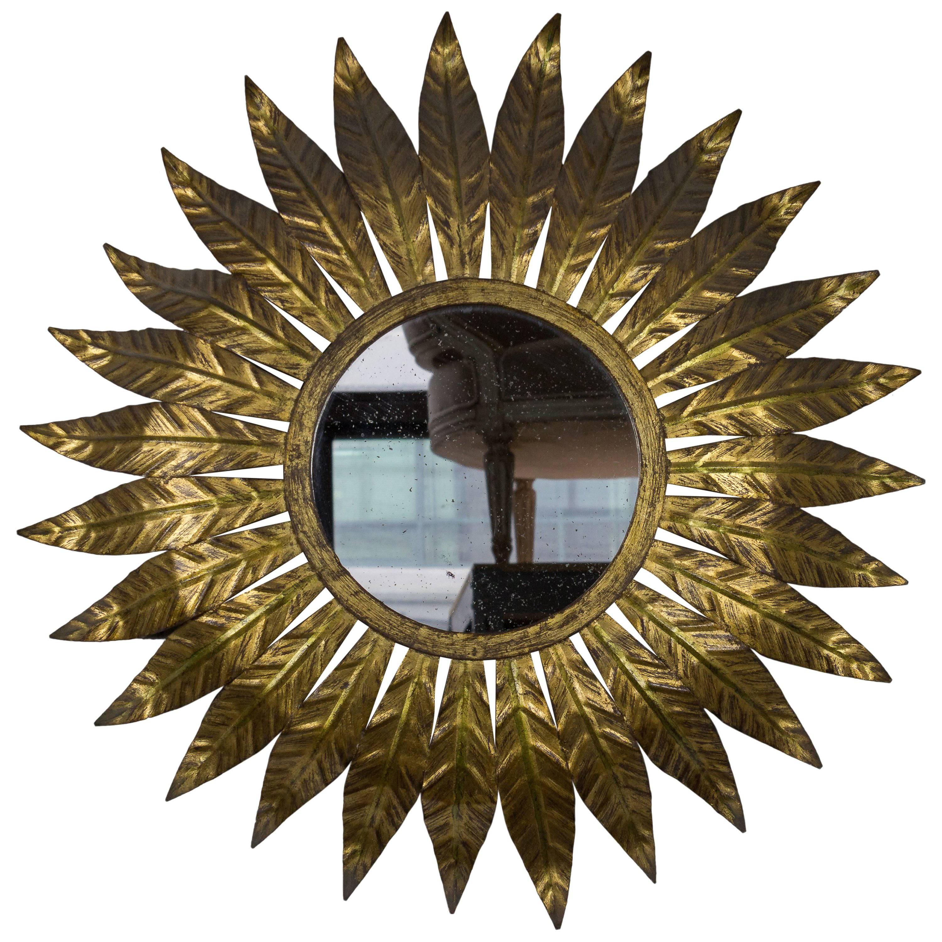 Runder spanischer vergoldeter Metall-Sunburst-Spiegel mit großen strahlenden Blättern