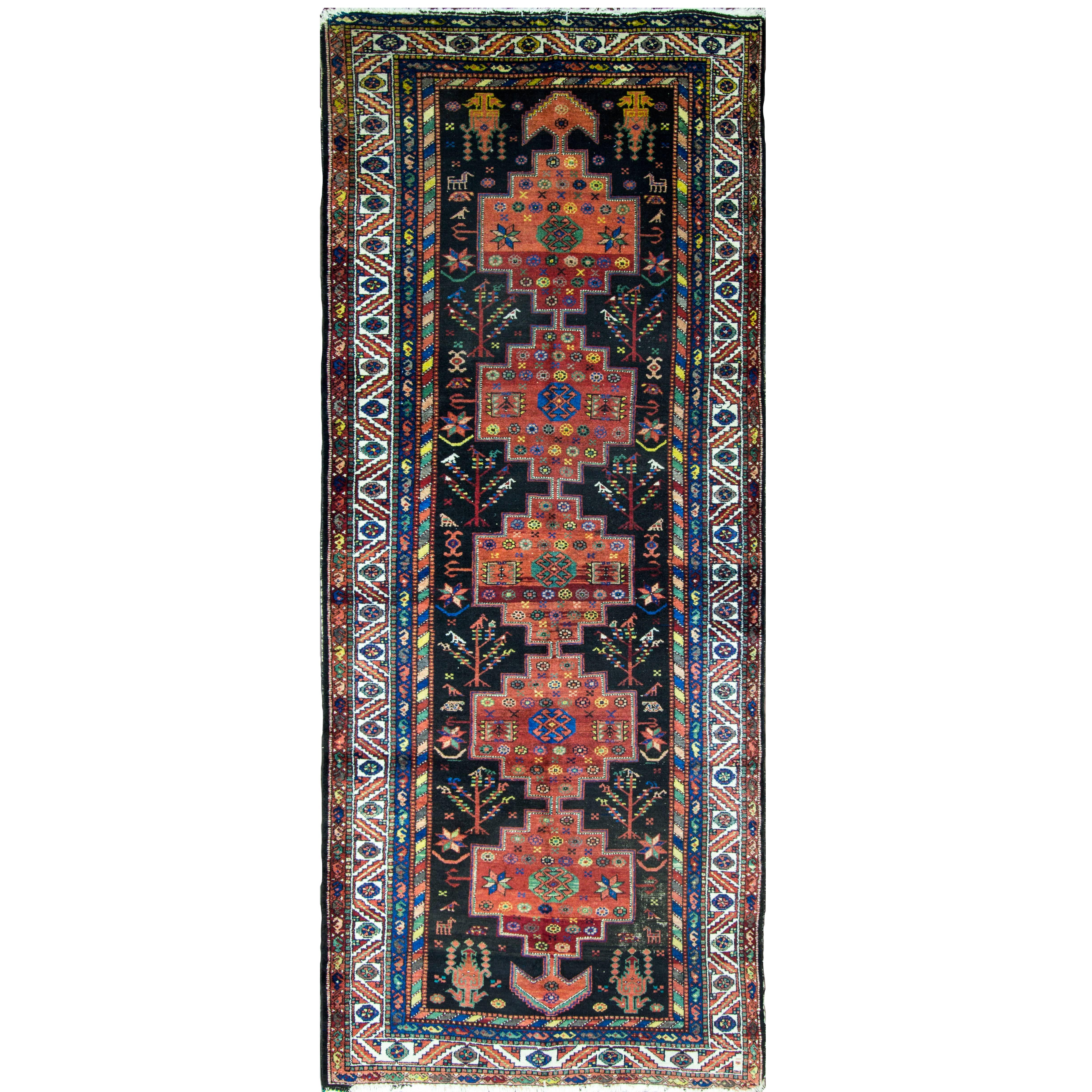 Tapis de couloir persan ancien Bakhtiari de taille galerie