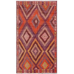 Magnifique tapis Kilim turc vintage brodé en violet et orange