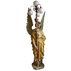 Daprato Statuary Company Ange ailé grandeur nature avec lampe torche à quatre lumières