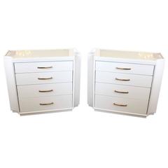 Ein Paar neu lackierte Bachelor Chests von Bernhardt