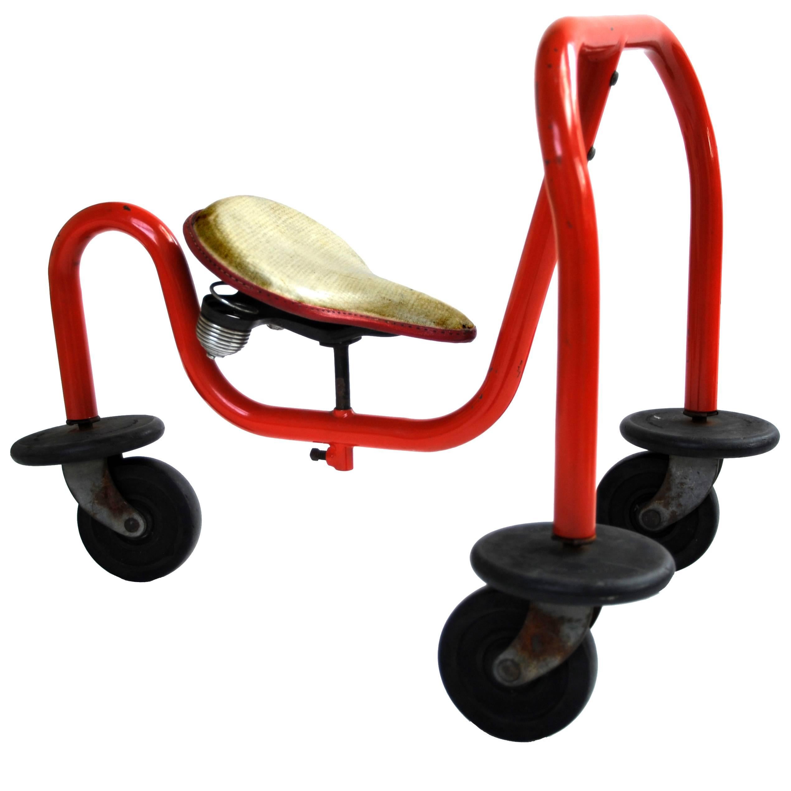 Walkee Tricycle in metal and rubber by William B. Fageol circa 1945 For Sale