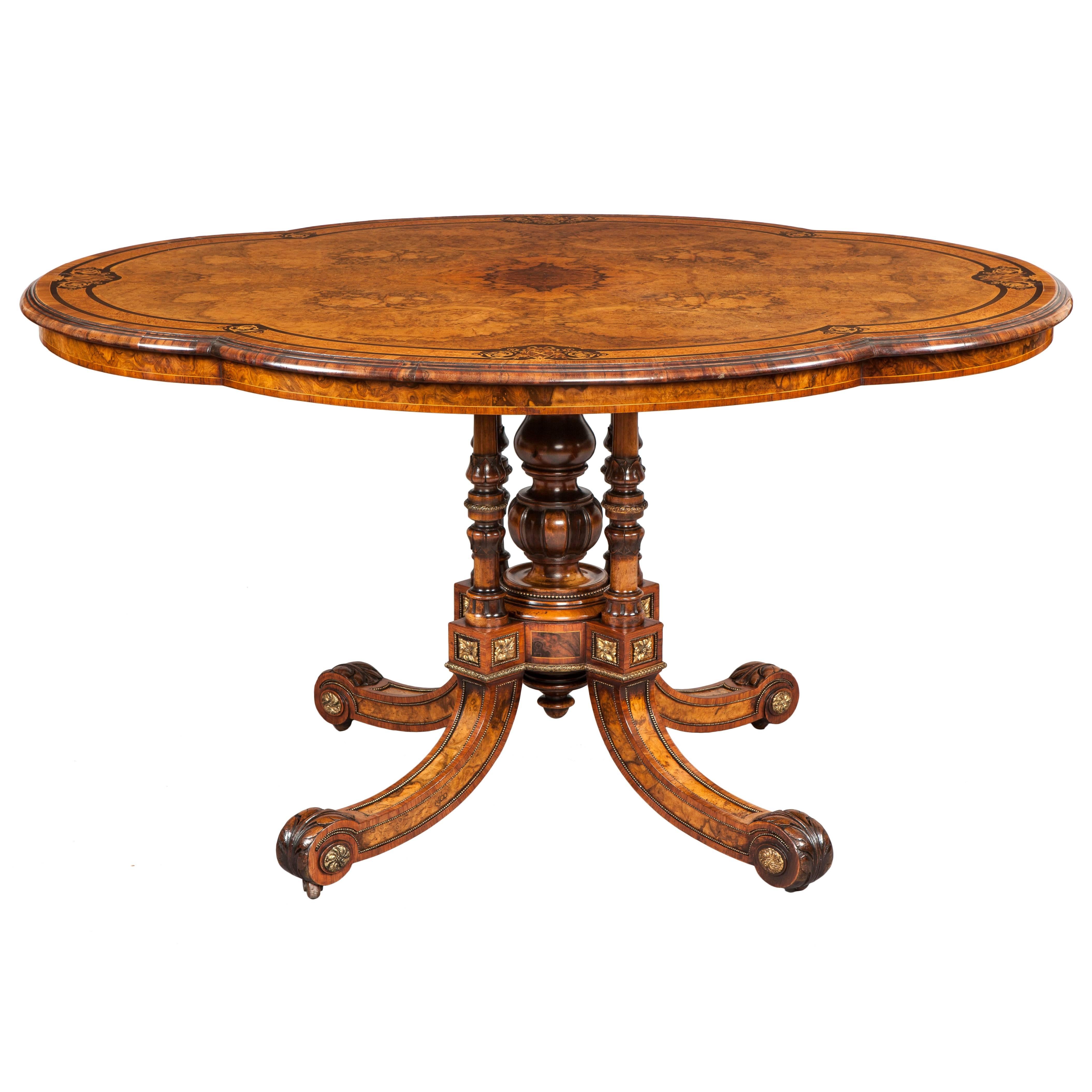19. Jahrhundert, geformter Mitteltisch mit Intarsien und vergoldetem Metall von Gillows im Angebot