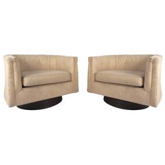Pair of Mid-Century Milo Baughman Style Swivel Chairs 6