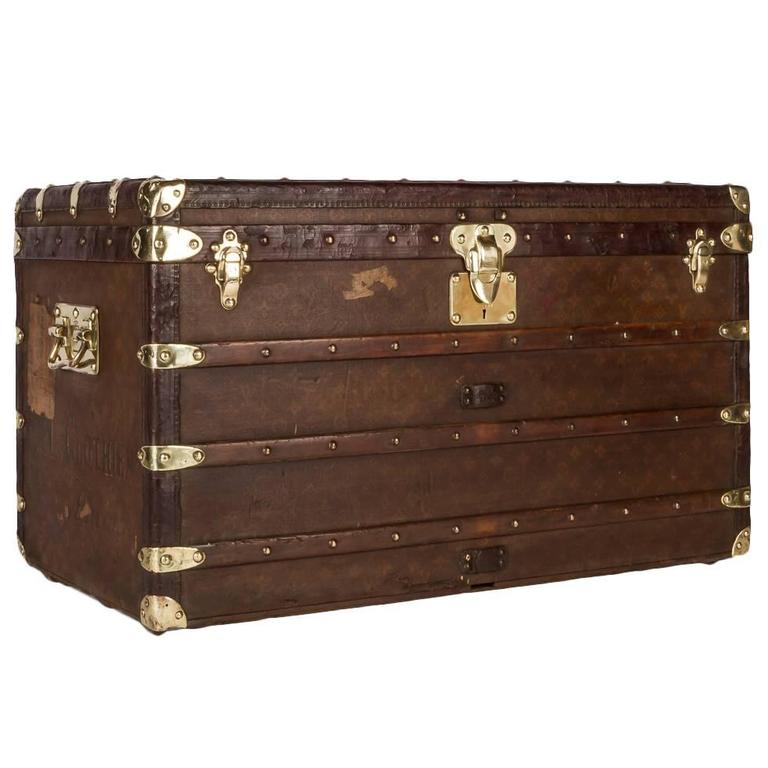 Louis Vuitton Malle Courier trunk in wood covered with D…