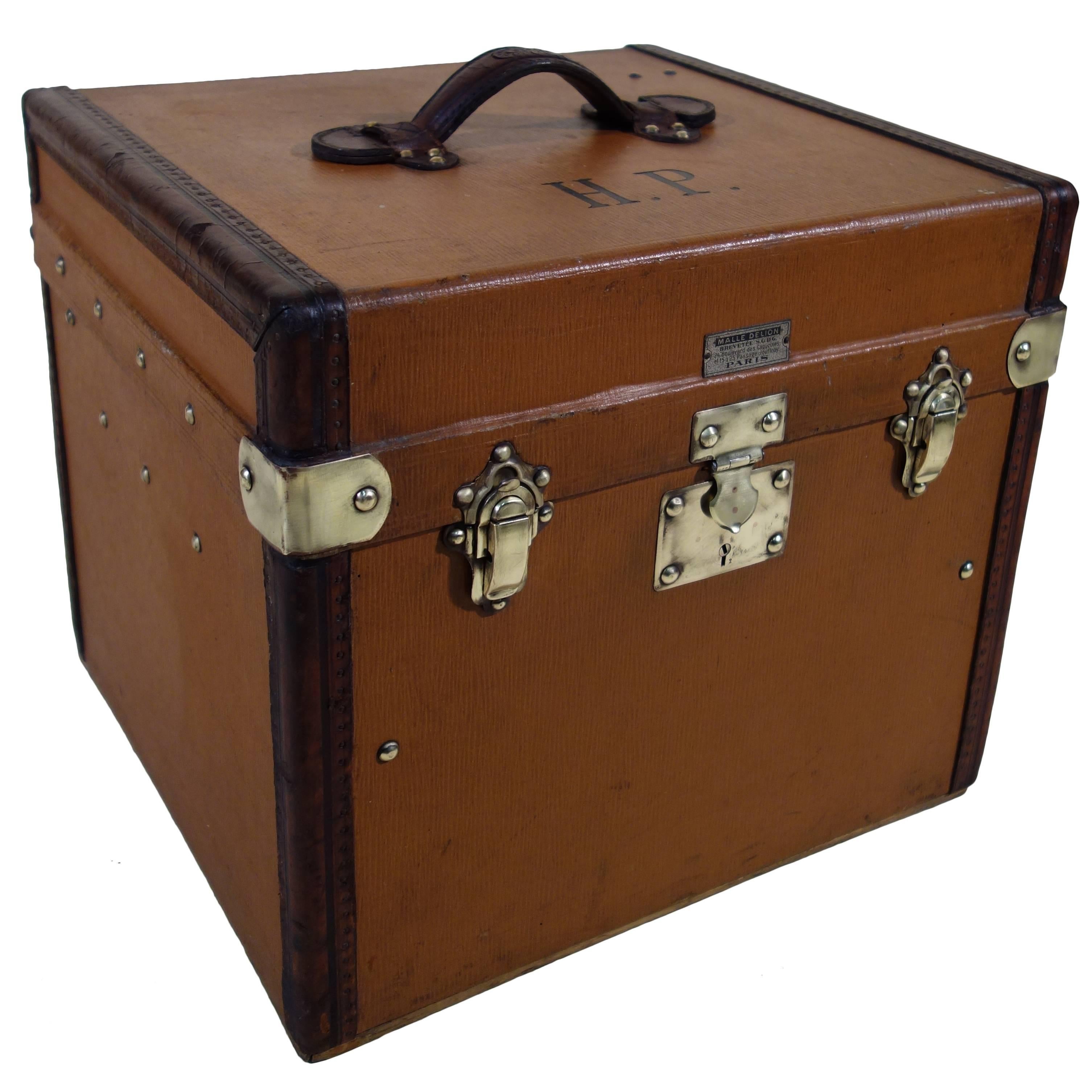 1910s Hat Trunk for Man Brand Name 