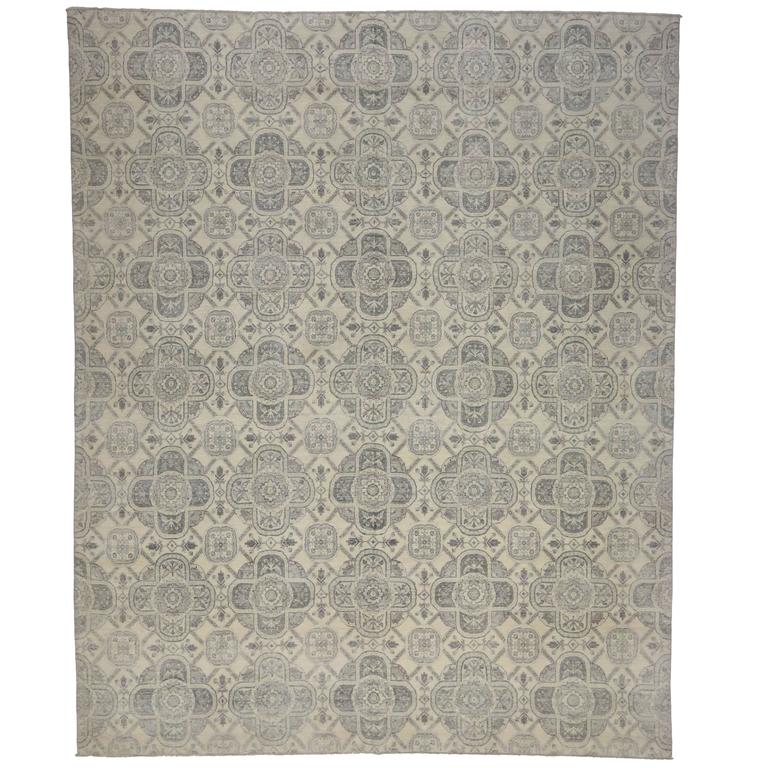 Modern Gray Rug with Transitional Style For Sale at 1stdibs